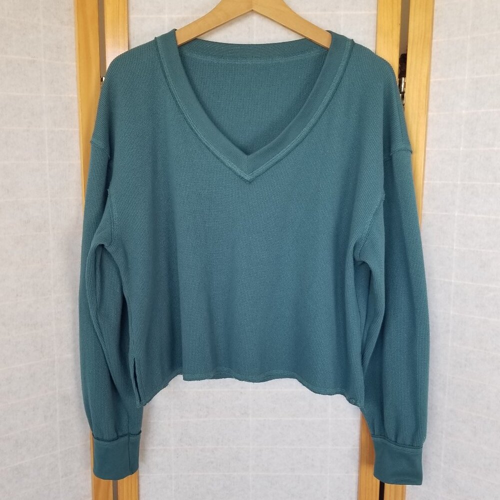 Gilly Hicks Green Thermal Waffle Knit Shirt Long Sleeves V-Neck Cropped Top MED